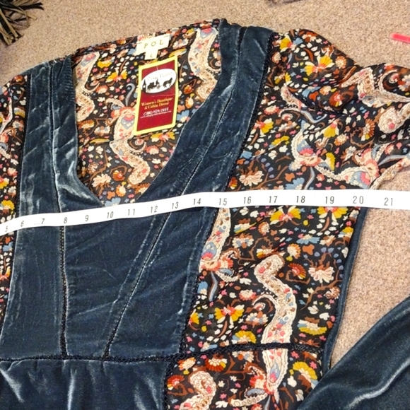 🔥POL Velour and Sheer Paisley Tunic With Bell Sleeves - Picture 14 of 17